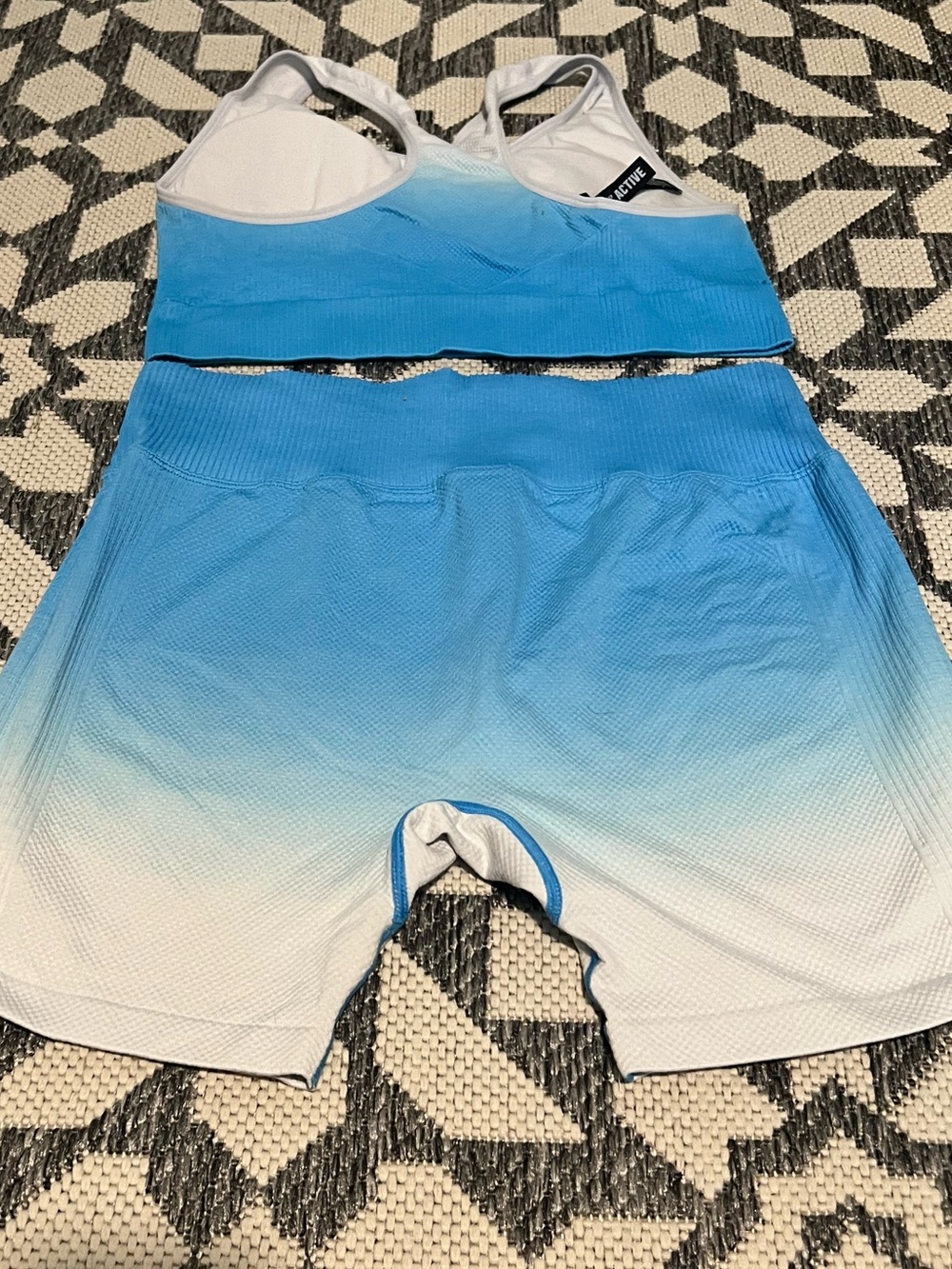 EUC!💗PINK VS Seamless Outfit Blue/white fade Sports Bra& Bike Shorts(Sz-L)! - Picture 3 of 7